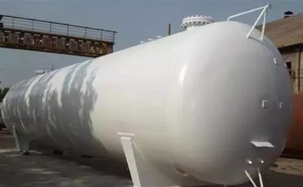 圖12:經過脹形處理的大型油罐